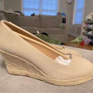J CREW Espadrille Wedges size 7. Perfect transition shoe from summer to fall!